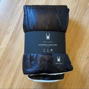 Spyder Nylon Reverse to Sherpa Throw 50”x60” Black